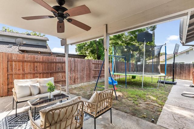 6935 Woodside Dr, Sacramento, CA 95842