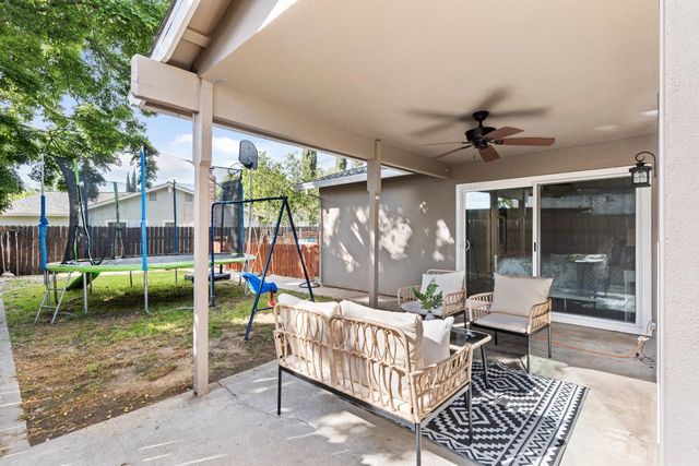 6935 Woodside Dr, Sacramento, CA 95842