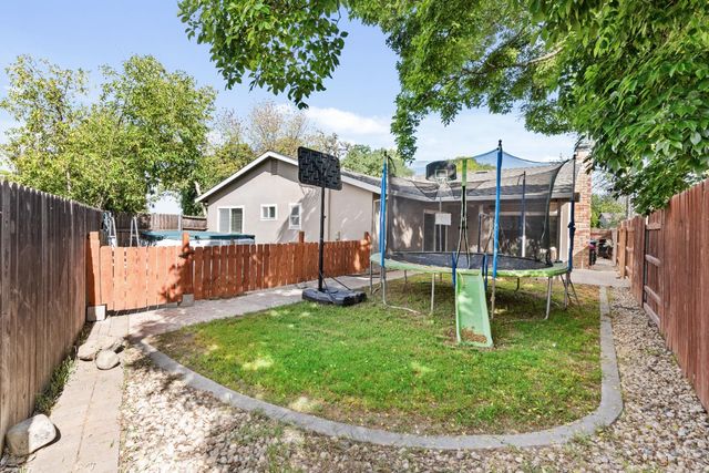 6935 Woodside Dr, Sacramento, CA 95842