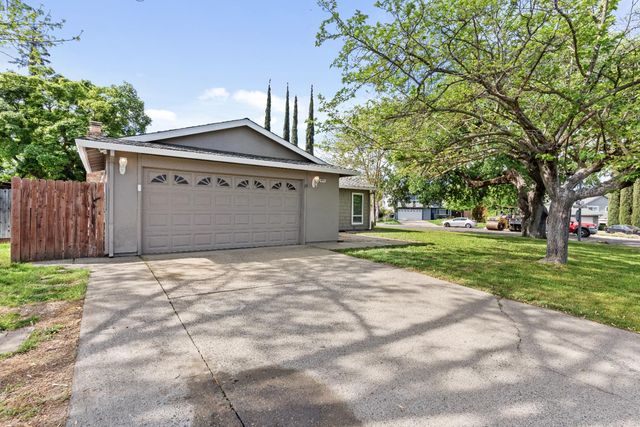 6935 Woodside Dr, Sacramento, CA 95842