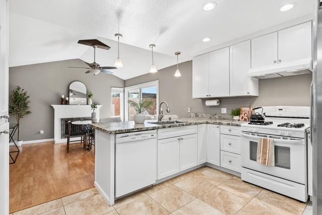 6935 Woodside Dr, Sacramento, CA 95842