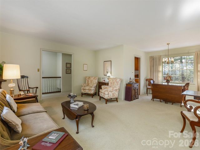 28 Westridge Drive, Asheville, NC 28803