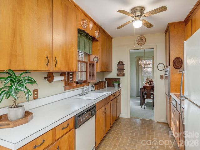 28 Westridge Drive, Asheville, NC 28803