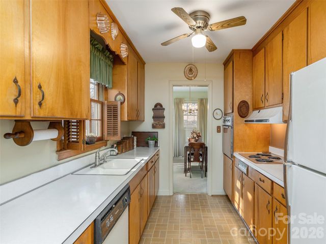 28 Westridge Drive, Asheville, NC 28803