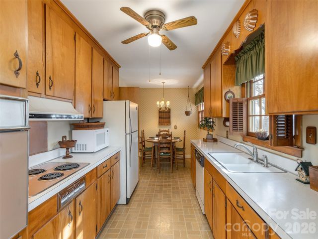 28 Westridge Drive, Asheville, NC 28803