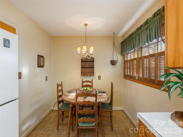 28 Westridge Drive, Asheville, NC 28803