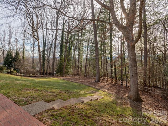28 Westridge Drive, Asheville, NC 28803
