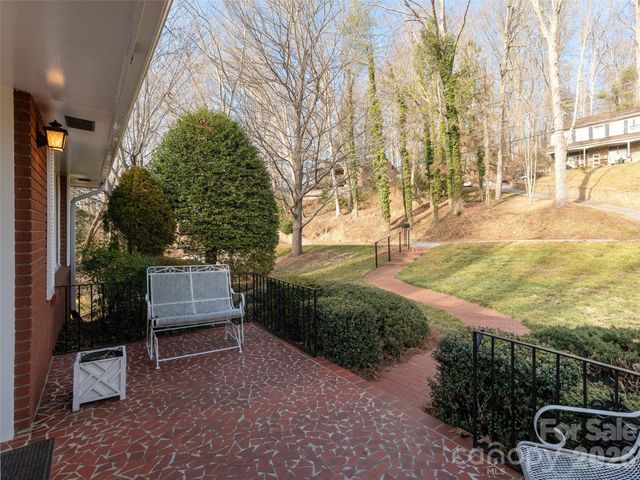 28 Westridge Drive, Asheville, NC 28803