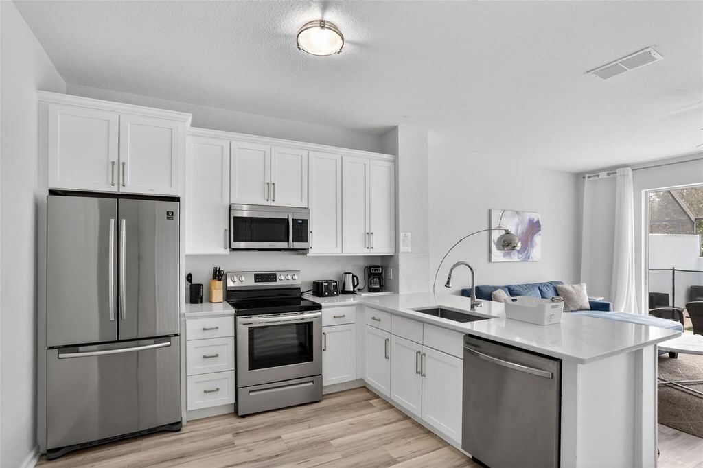 Image 5 of property listing at 2554 MANESHAW LANE, Kissimmee, FL 34747