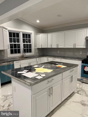 1000 W FRONT ST, Florence, NJ 08518