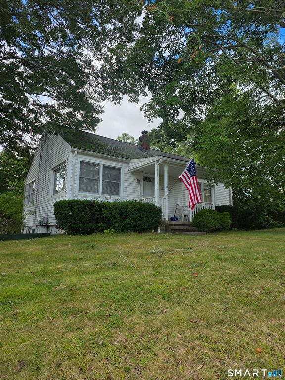 30 Ridgewood Avenue, Waterford, CT 06385
