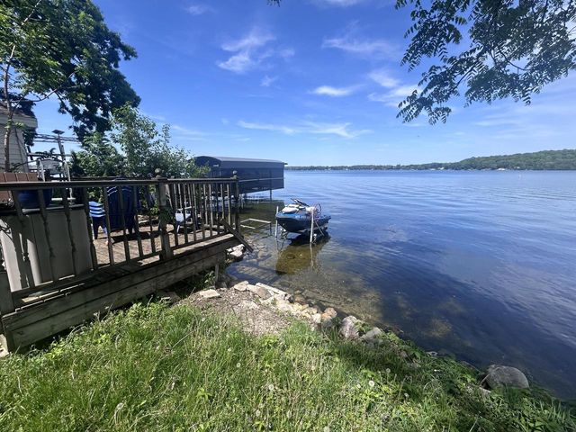 637 1st STREET, Delafield, WI 53018