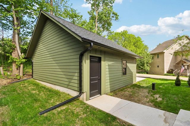 637 1st STREET, Delafield, WI 53018
