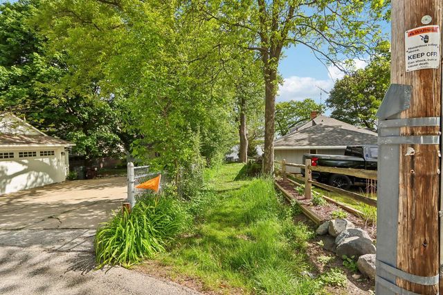 637 1st STREET, Delafield, WI 53018