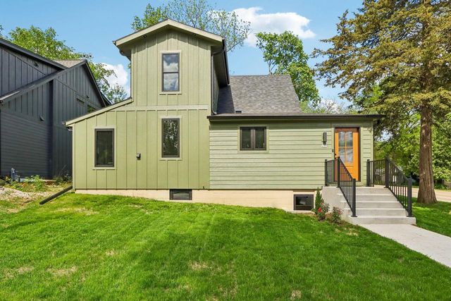637 1st STREET, Delafield, WI 53018