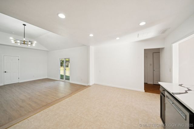 220 W Memphis Street, Broken Arrow, OK 74012