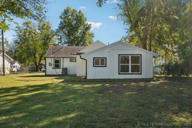 220 W Memphis Street, Broken Arrow, OK 74012