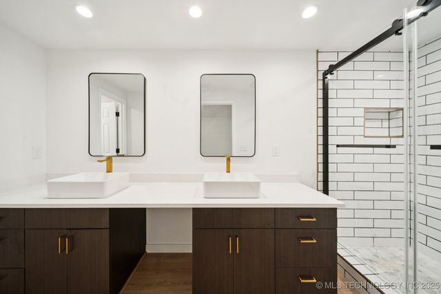 220 W Memphis Street, Broken Arrow, OK 74012