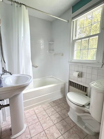 65 Franklin Rd, Longmeadow, MA 01106