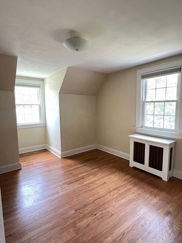 65 Franklin Rd, Longmeadow, MA 01106