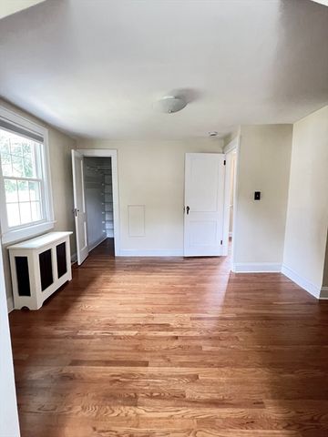 65 Franklin Rd, Longmeadow, MA 01106
