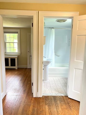 65 Franklin Rd, Longmeadow, MA 01106