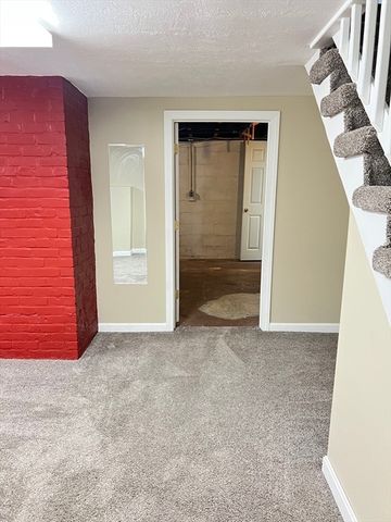 65 Franklin Rd, Longmeadow, MA 01106