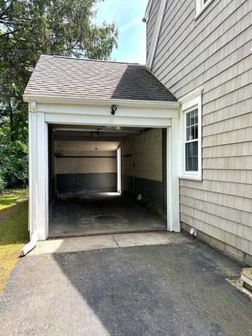 65 Franklin Rd, Longmeadow, MA 01106