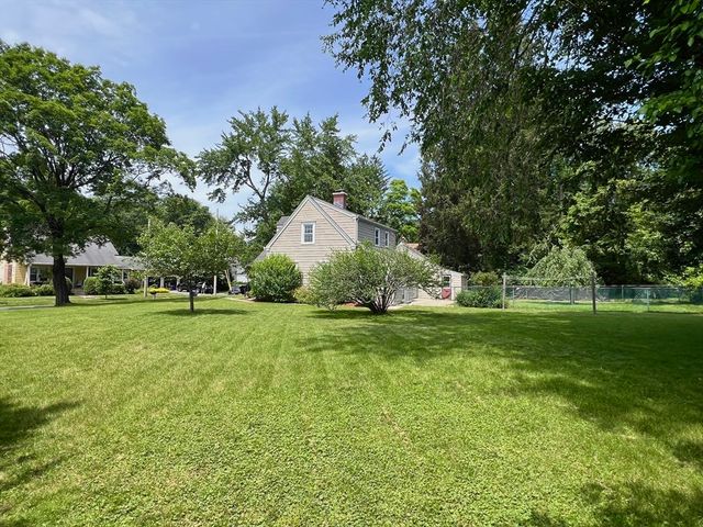 65 Franklin Rd, Longmeadow, MA 01106