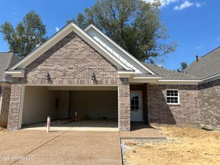 422 Flower Garden Drive, Southaven, MS 38671