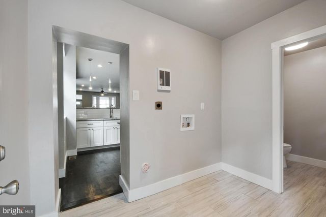 5445 RIDGE AVE, Philadelphia, PA 19128