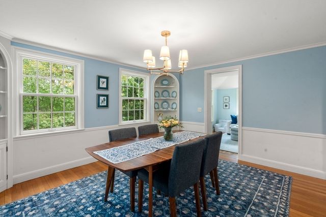14 Standish Rd, Wellesley, MA 02481