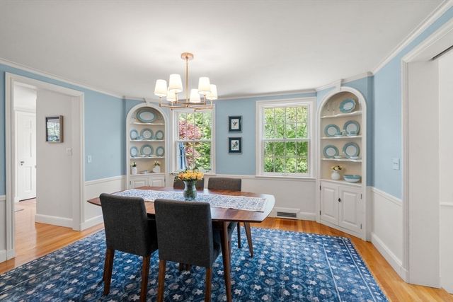14 Standish Rd, Wellesley, MA 02481