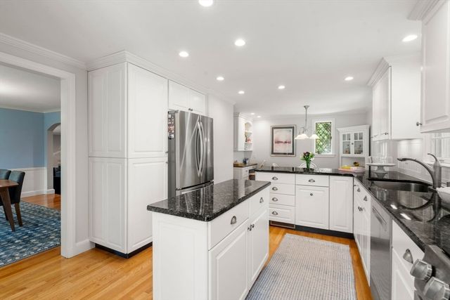 14 Standish Rd, Wellesley, MA 02481