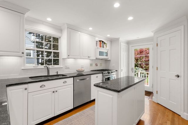 14 Standish Rd, Wellesley, MA 02481