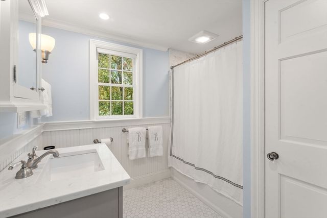 14 Standish Rd, Wellesley, MA 02481
