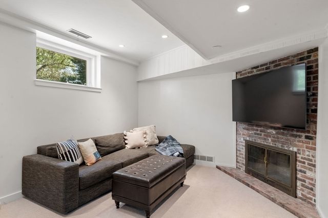 14 Standish Rd, Wellesley, MA 02481