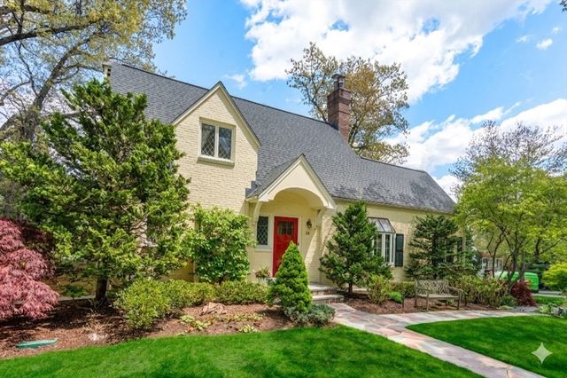 14 Standish Rd, Wellesley, MA 02481