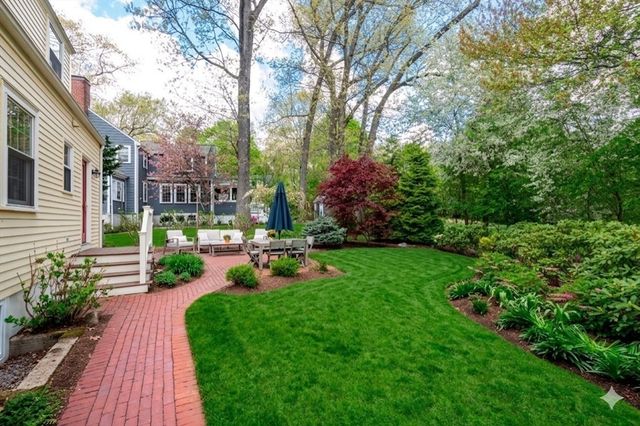 14 Standish Rd, Wellesley, MA 02481