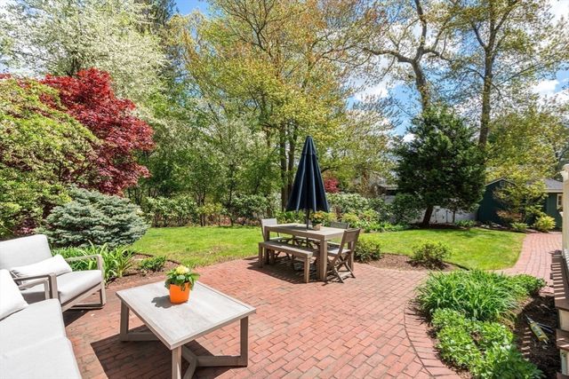 14 Standish Rd, Wellesley, MA 02481