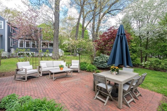 14 Standish Rd, Wellesley, MA 02481