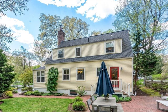 14 Standish Rd, Wellesley, MA 02481