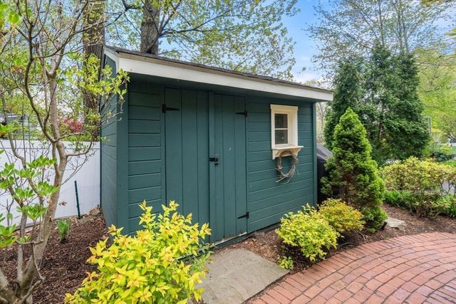 14 Standish Rd, Wellesley, MA 02481