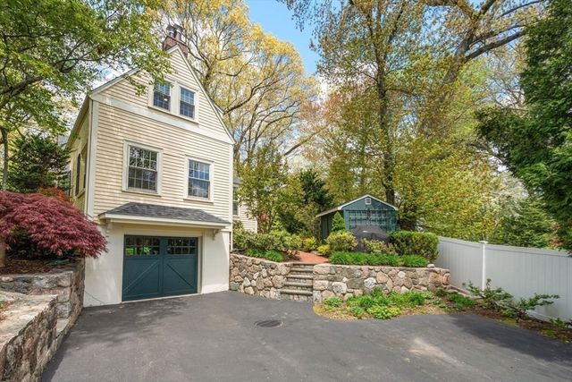 14 Standish Rd, Wellesley, MA 02481