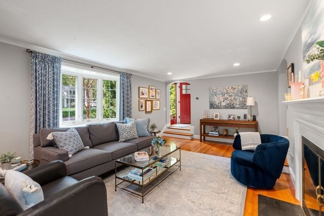 14 Standish Rd, Wellesley, MA 02481