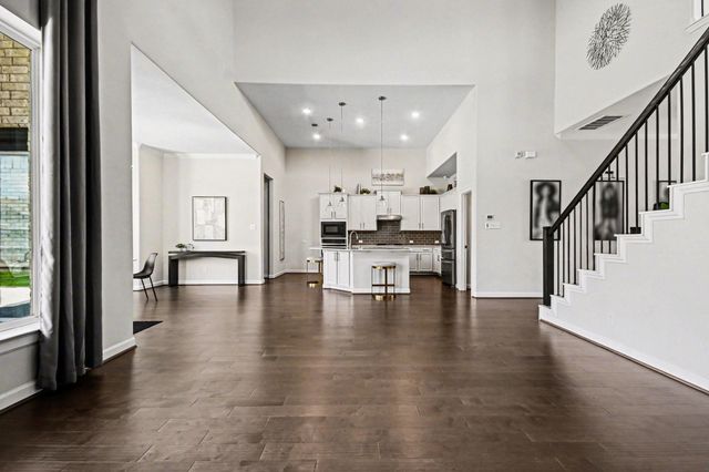 9214 Secretariat Lane, Mont Belvieu, TX 77523