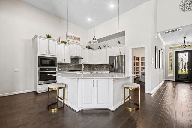 9214 Secretariat Lane, Mont Belvieu, TX 77523