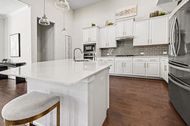 9214 Secretariat Lane, Mont Belvieu, TX 77523