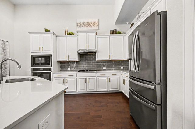 9214 Secretariat Lane, Mont Belvieu, TX 77523