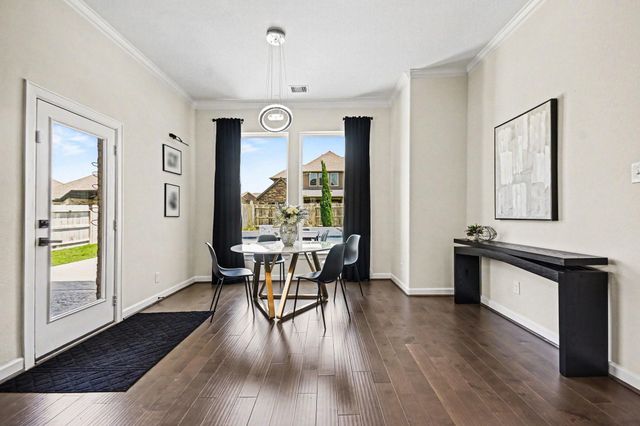 9214 Secretariat Lane, Mont Belvieu, TX 77523